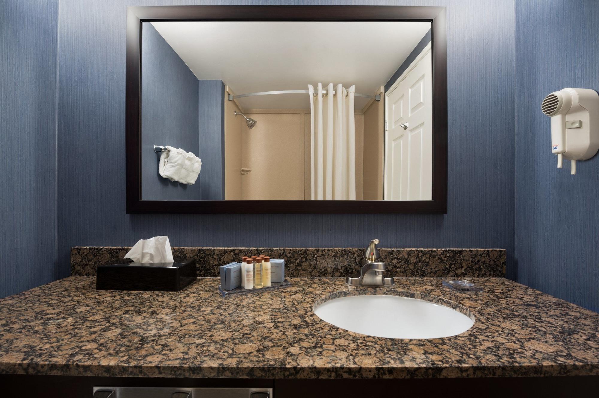 Holiday Inn Express St. Louis Arpt - Maryland Hgts, An Ihg Hotel Maryland Heights Exterior photo