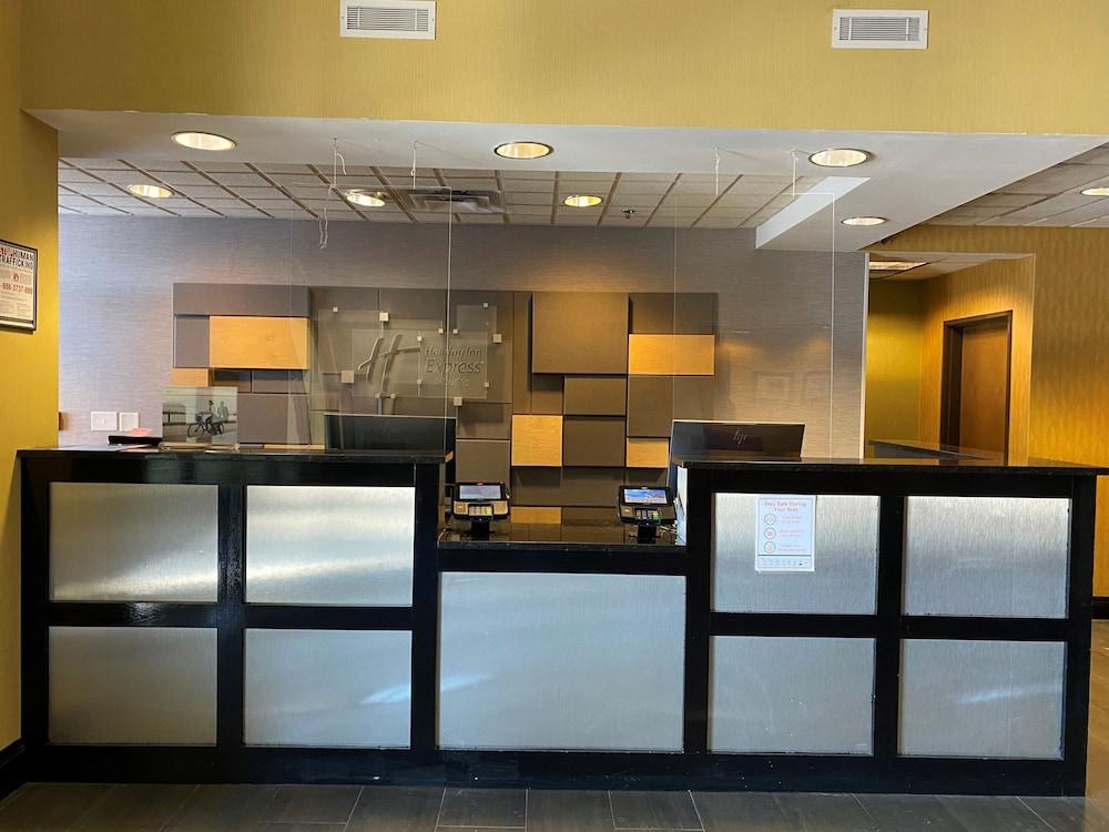 Holiday Inn Express St. Louis Arpt - Maryland Hgts, An Ihg Hotel Maryland Heights Exterior photo
